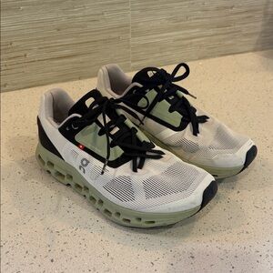 On Cloudstratus 2 Running Shoes